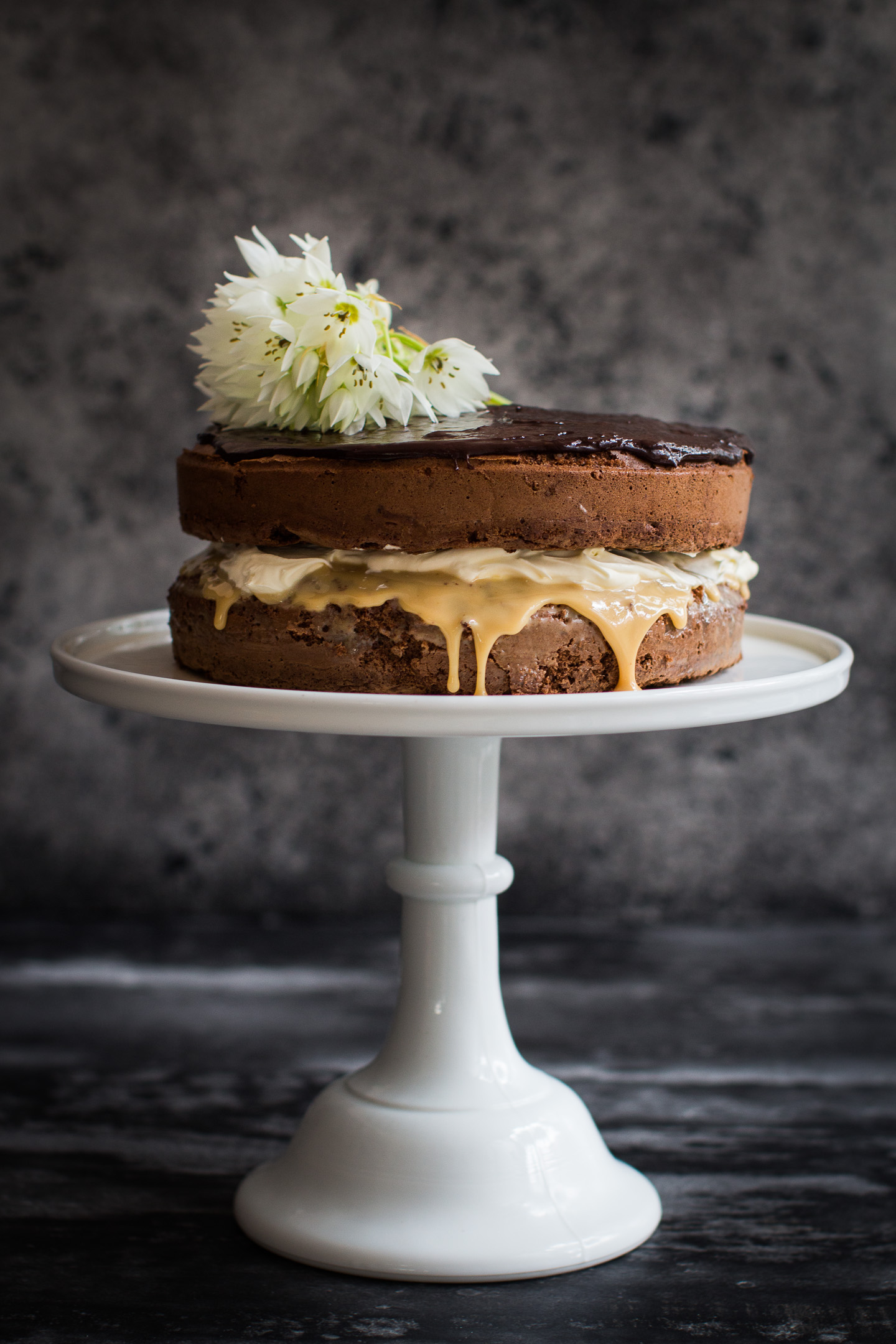 gluten-free-chocolate-sponge-cake-with-dulce-de-leche-recipe-1