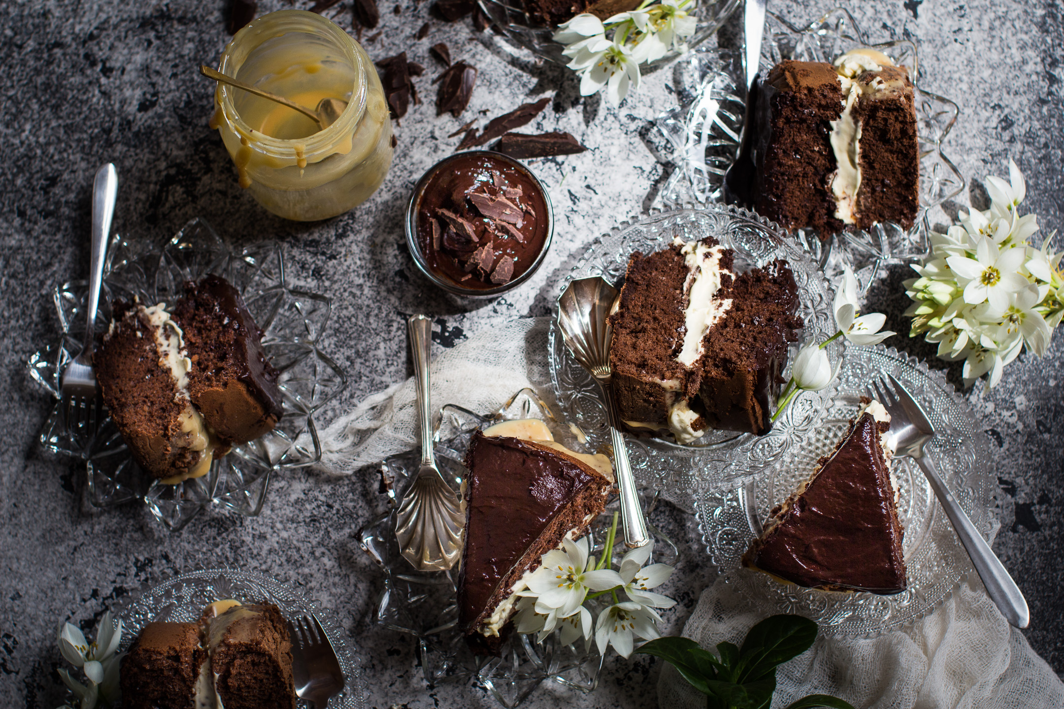 gluten-free-chocolate-sponge-cake-with-dulce-de-leche-recipe-2