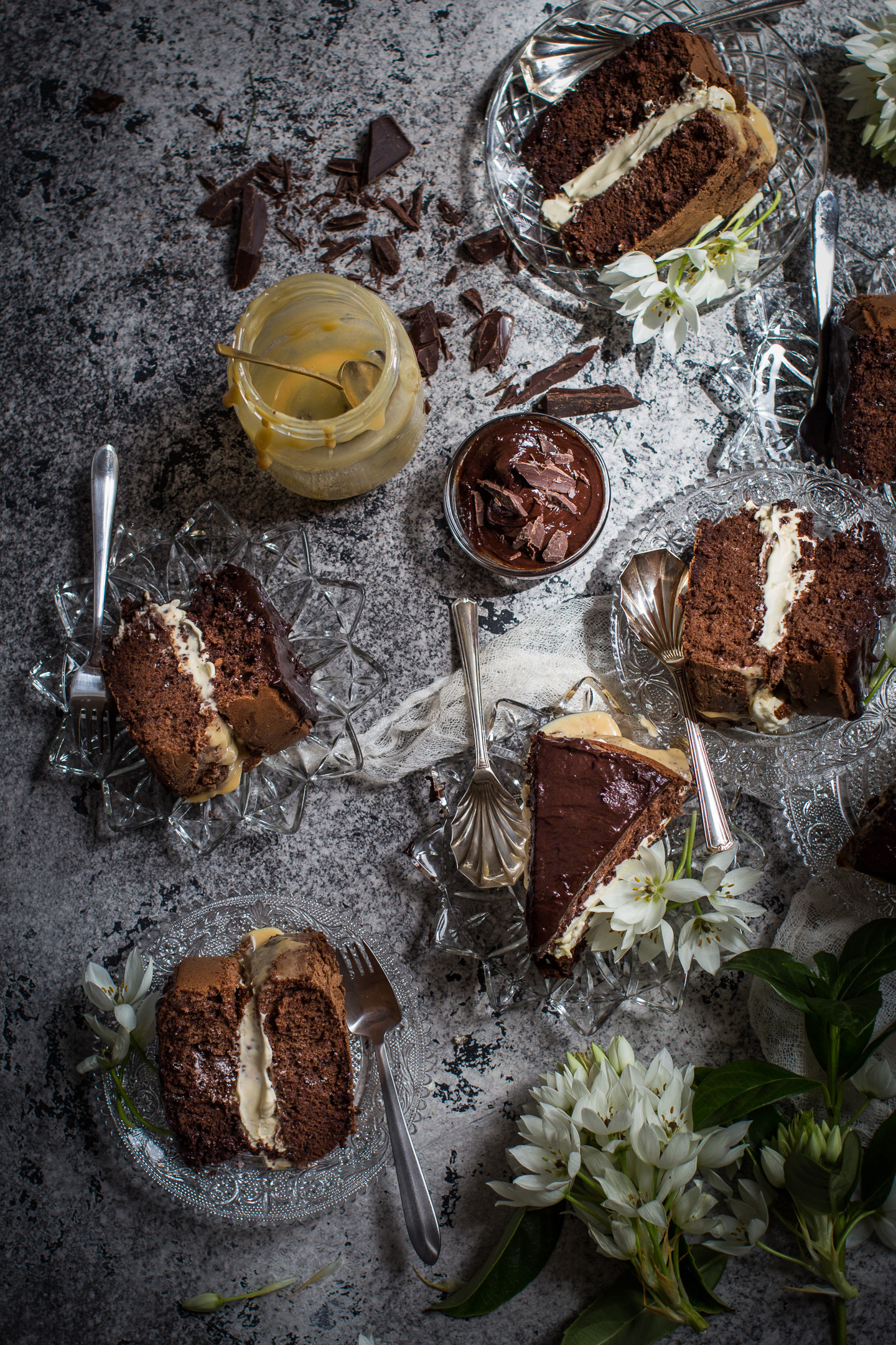 gluten-free-chocolate-sponge-cake-with-dulce-de-leche-recipe-3